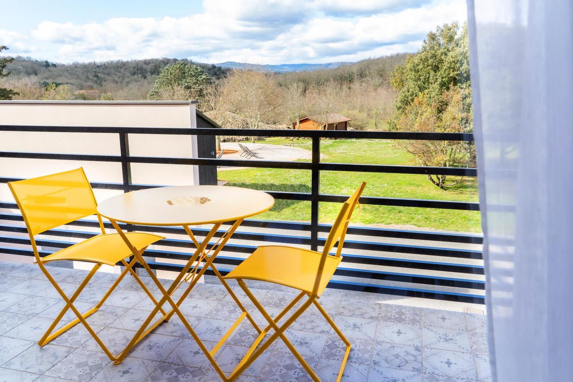 Logis Auberge Les Murets Hotel Restaurant Spa Chandolas Esterno foto
