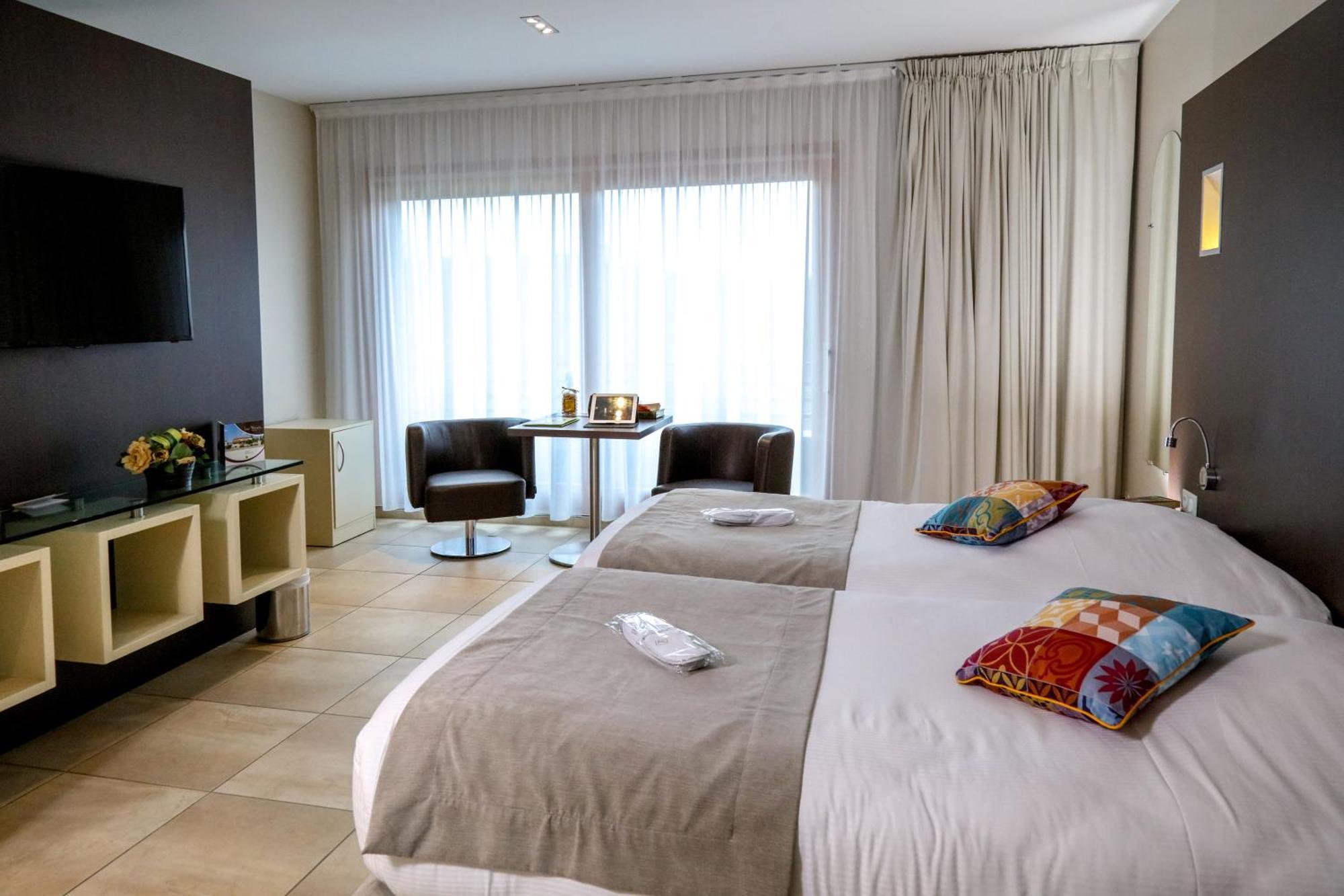 Logis Auberge Les Murets Hotel Restaurant Spa Chandolas Esterno foto